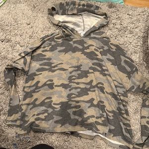 Women’s camouflage hooded sweater